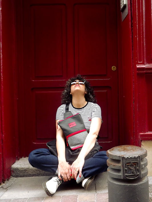 Classic Black Sling Bag – Spacious, Stylish & Perfect for Daily Use