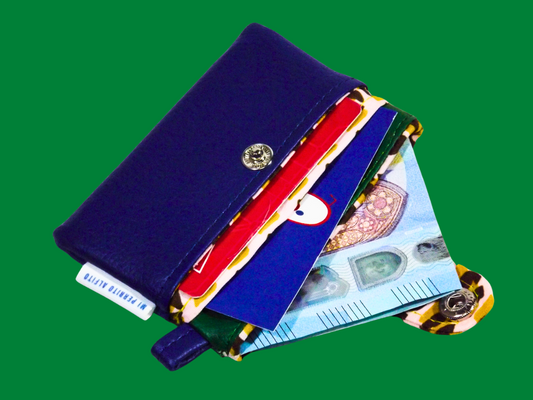 Slim Card Wallet – 4 Card Slots with Center Cash Pocket