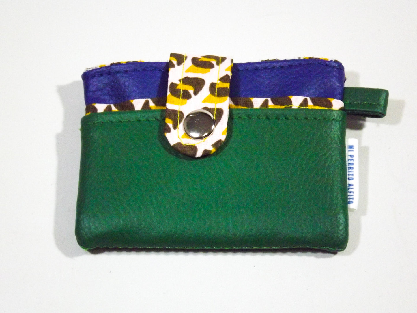 Slim Card Wallet – 4 Card Slots with Center Cash Pocket