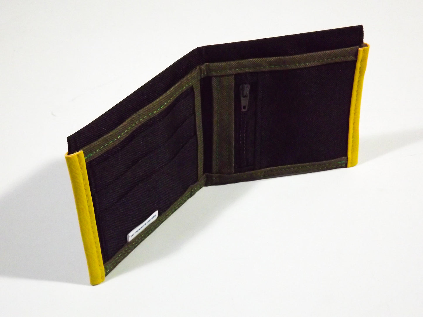 Retro Waterproof 80s Style Wallet – Classic Design with Durable Protection