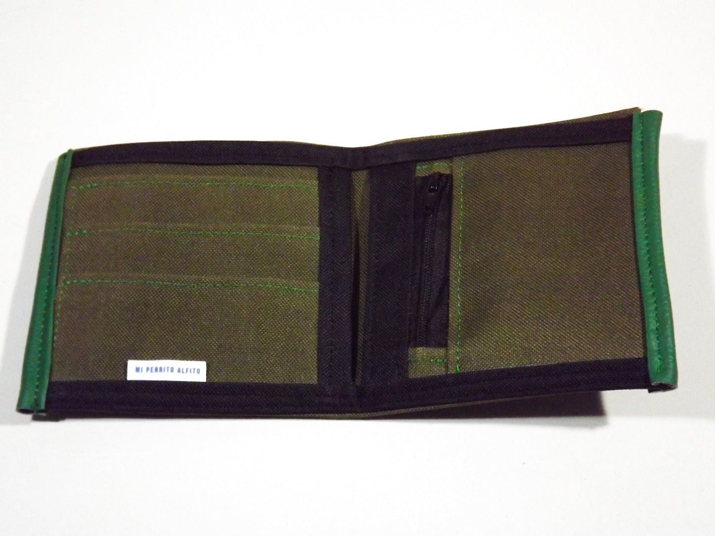 Retro Waterproof 80s Style Wallet – Classic Design with Durable Protection