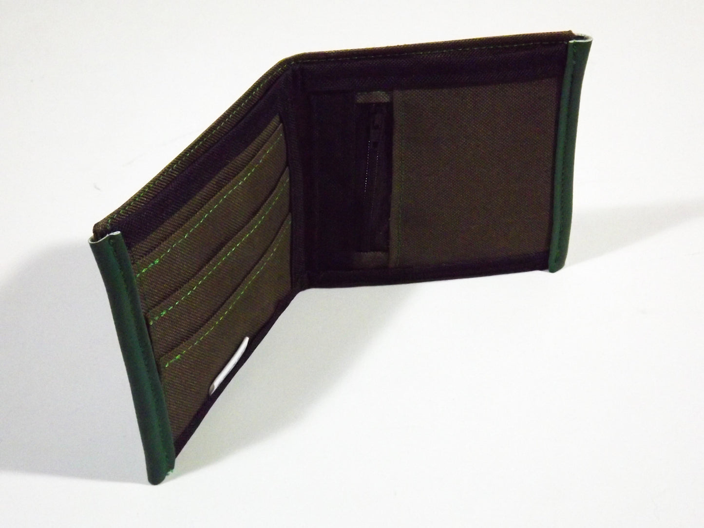 Retro Waterproof 80s Style Wallet – Classic Design with Durable Protection